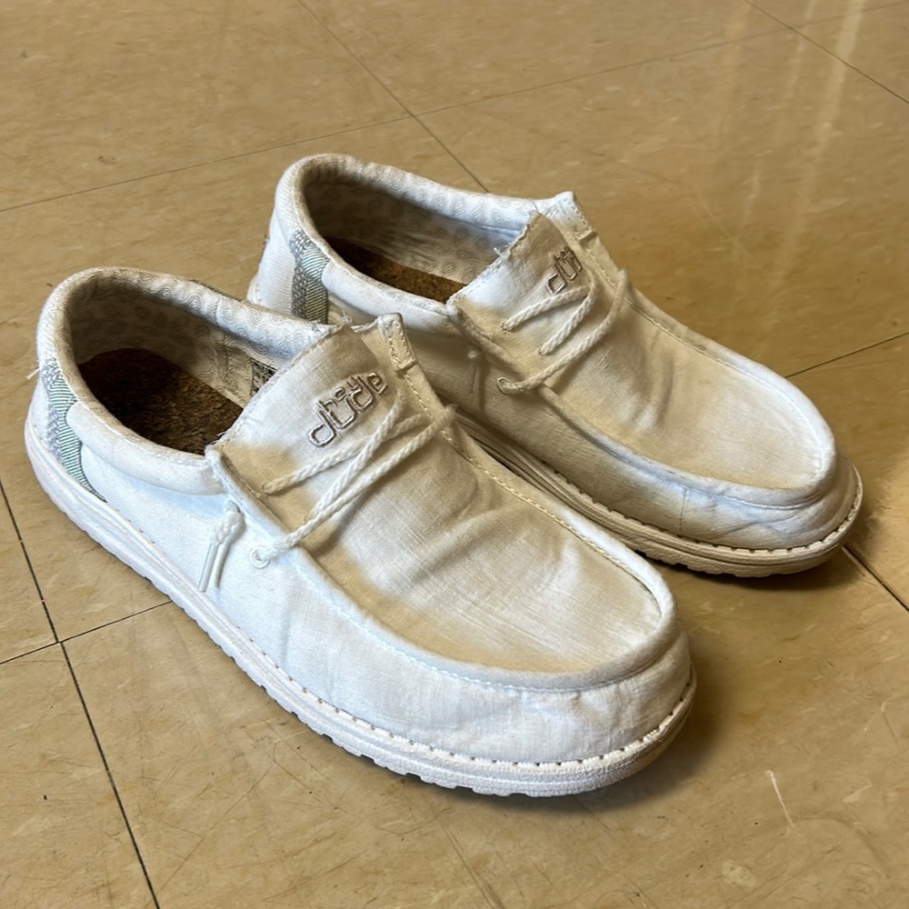 Hey dudes. Size 11. Wally Break Stitch.